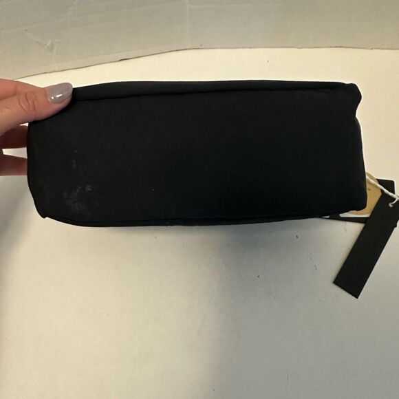 NWT True Religion Cosmetic Travel‎ Toiletry Bag comes with 2 clear bottles - Picture 5 of 8